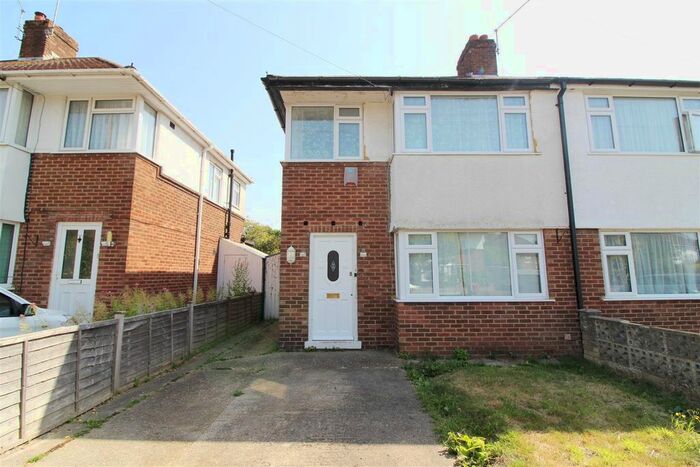 3 Bedroom Semi-Detached House To Rent In Rossendale Road, Caversham, Reading, RG4