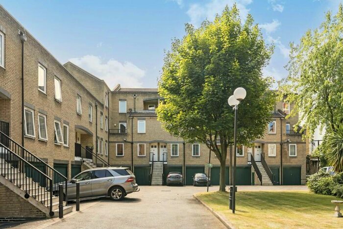 1 Bedroom Flat To Rent In Bowmans Mews, Aldgate, E1