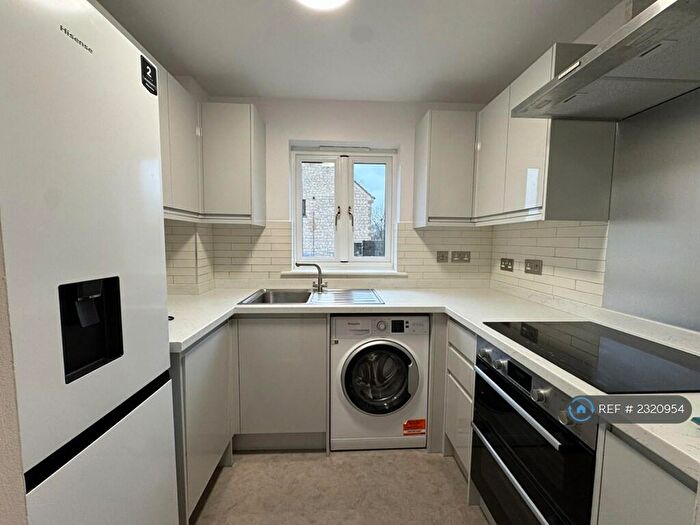 1 Bedroom Flat To Rent In Hanstone Close, Cirencester, GL7