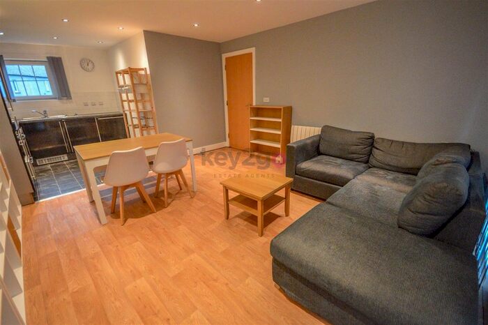2 Bedroom Flat To Rent In Holywell Heights, Sheffield, S4