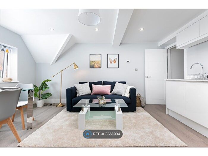 1 Bedroom Flat To Rent In Cross Street, Reading, RG1