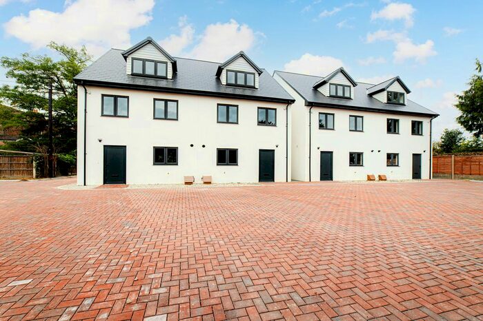 4 Bedroom Semi-Detached House To Rent In London Road, Sittingbourne, ME10