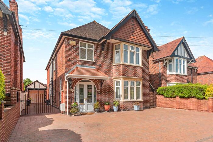 4 Bedroom Detached House For Sale In Estcourt Road, Longlevens, Gloucester, GL1