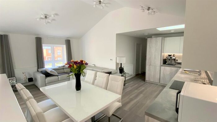 2 Bedroom Flat To Rent In Baddlesmere Drive, Kings Hill, ME19