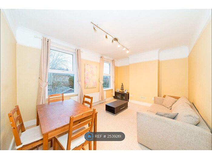 1 Bedroom Flat To Rent In Forest Road, Leytonstone, E11