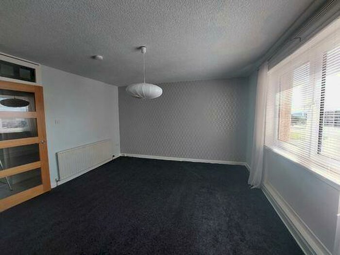 2 Bedroom Flat To Rent In Dickson Avenue, Dundee, DD2