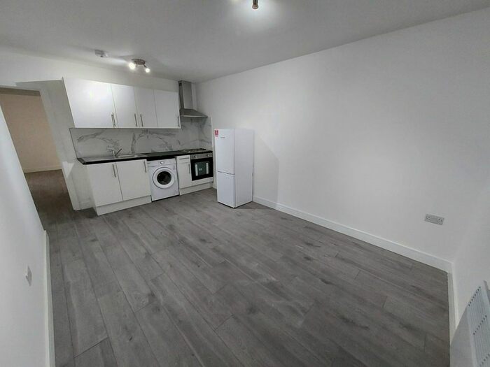 1 Bedroom Flat To Rent In Park Lane, London, N17