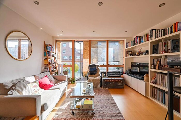 1 Bedroom Flat For Sale In Hertford Road, , De Beauvoir Town, London, N1