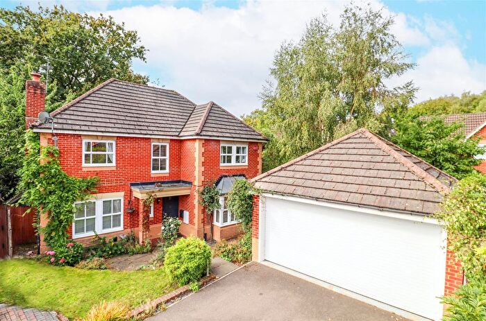 4 Bedroom Detached House For Sale In Camus Close, Church Crookham, Fleet, GU52