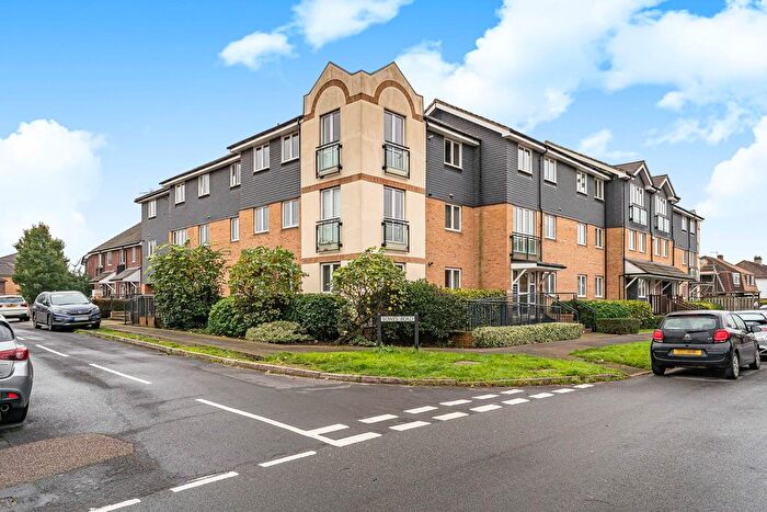 1 Bedroom Flat To Rent In Bowes Road, Staines, TW18