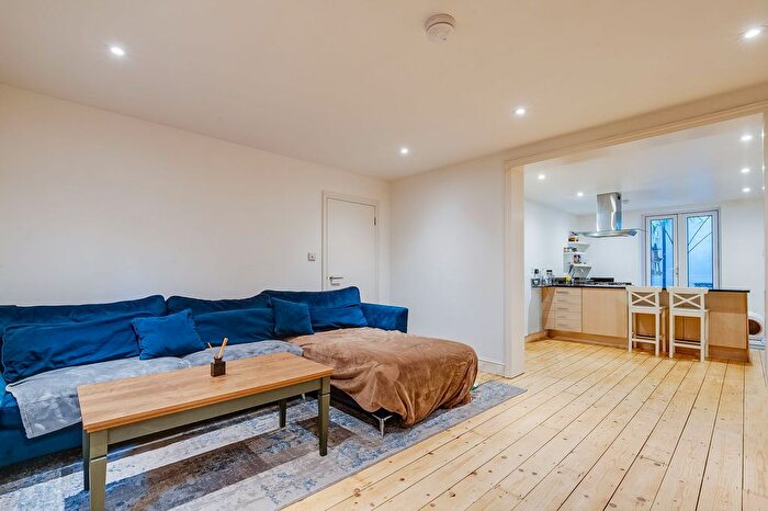 1 Bedroom Flat To Rent In Shepherds Bush Road, London, W6