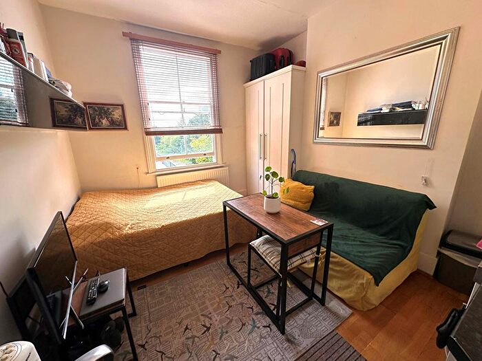 Studio To Rent In Somerfield Road, Finsbury Park, London, N4