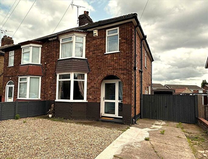 3 Bedroom Semi-Detached House For Sale In Kenilworth Road, Scunthorpe, DN16
