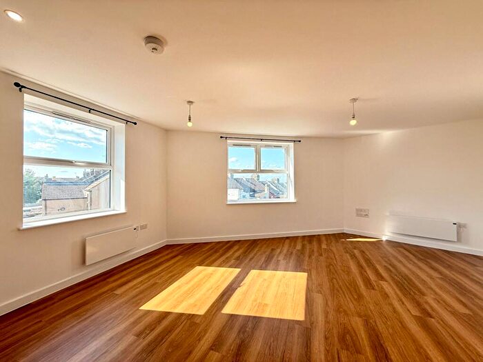 2 Bedroom Flat To Rent In Redvers Road, Chatham, Kent, ME4