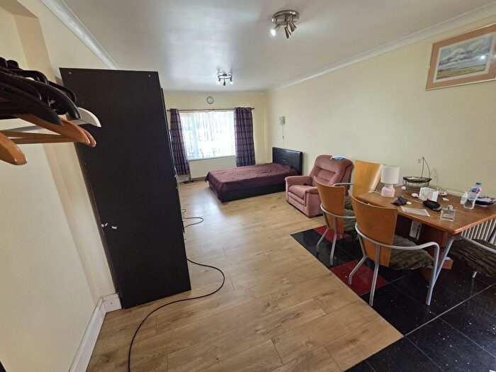 1 Bedroom Flat To Rent In Pinglestone Close, Harmondsworth, UB7