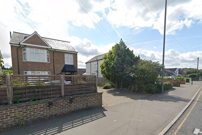 2 Bedroom Flat To Rent In Terrace Road, Walton-On-Thames, KT12