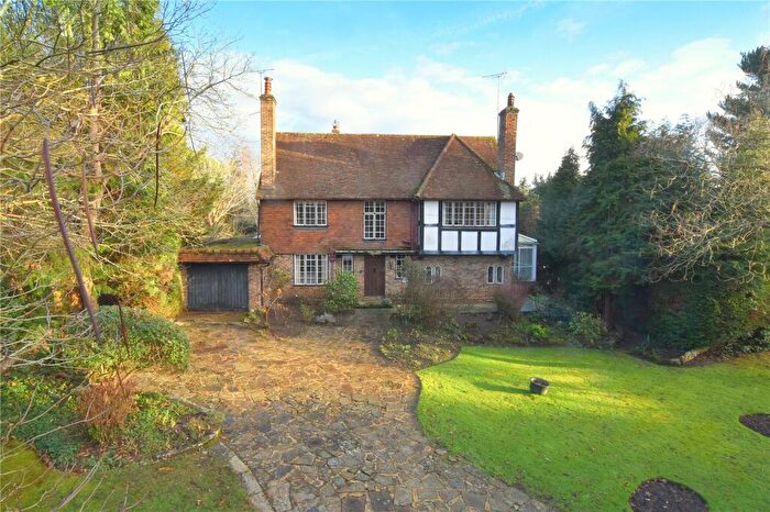 4 Bedroom Detached House For Sale In Broad High Way, Cobham, KT11