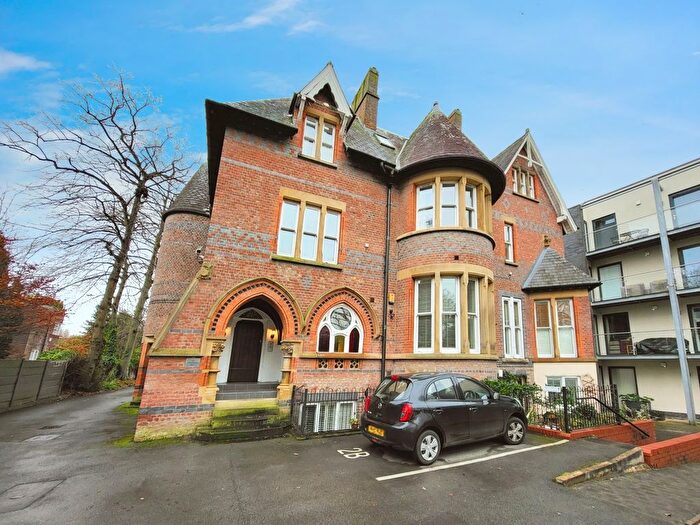 2 Bedroom Flat To Rent In Wilmslow Road, Didsbury, Manchester, M20