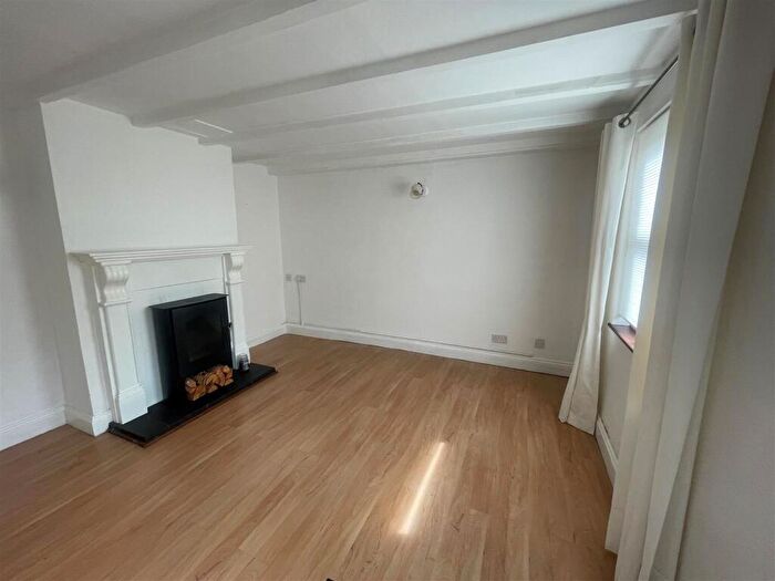2 Bedroom Cottage For Sale In Post Office Row, Withernwick, Hull, HU11