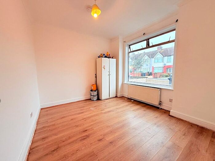 6 Bedroom Property To Rent In Beaconsfield Road, Southall, UB1