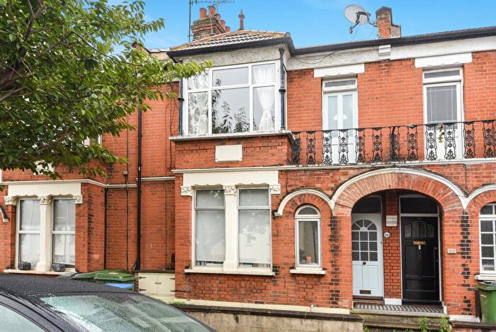 2 Bedroom Terraced House To Rent In Bramshot Avenue London, SE7