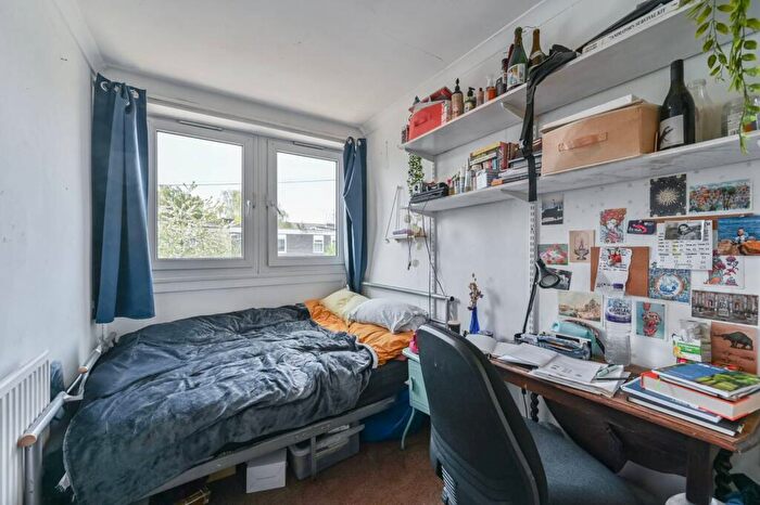 3 Bedroom Flat To Rent In Moody Street, Mile End, London, E1