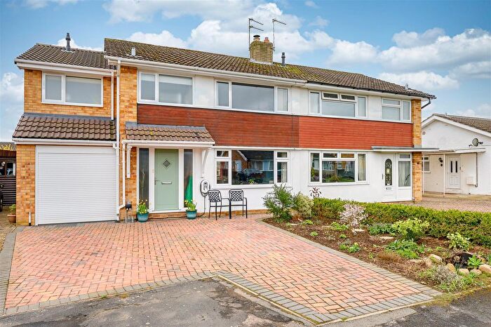 4 Bedroom Semi Detached House For Sale In Curlew Glebe, Dunnington, York, YO19