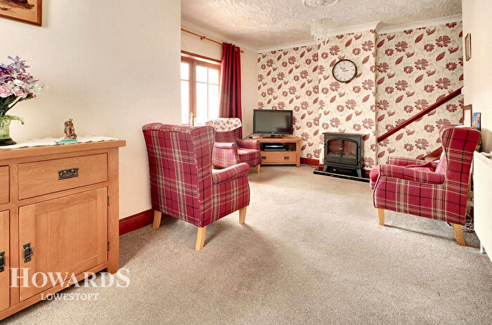 2 Bedroom Semi-Detached Bungalow For Sale In Edgerton Road, Lowestoft, NR33