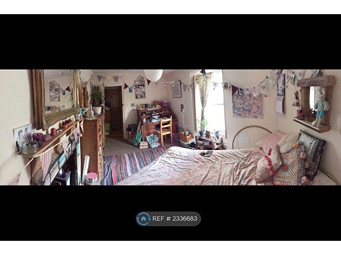 3 Bedroom Flat To Rent In Student, Bristol, BS8