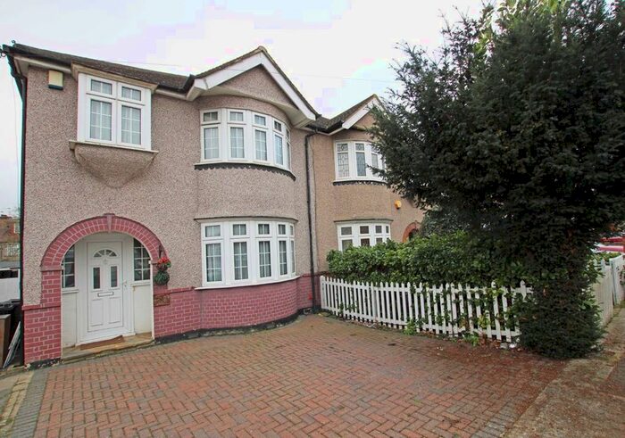 3 Bedroom Semi-Detached House To Rent In Syon Park Gardens, Isleworth, TW7