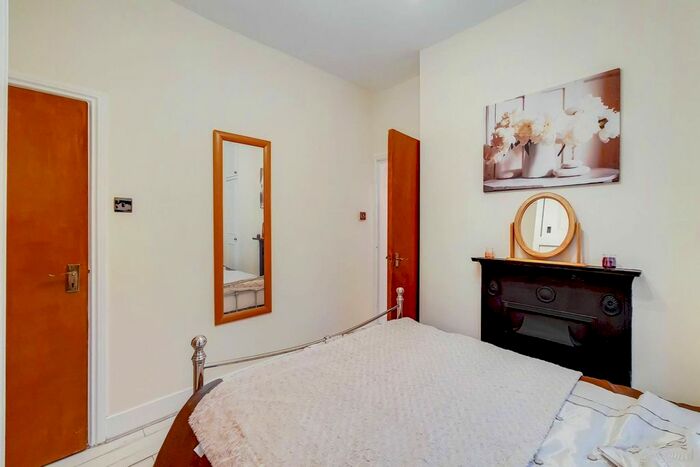 1 Bedroom Flat To Rent In Acacia Road, Poet's Corner, London, W3