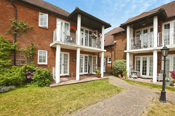 1 Bedroom Retirement Property For Sale In Sussex Road, Petersfield, GU31