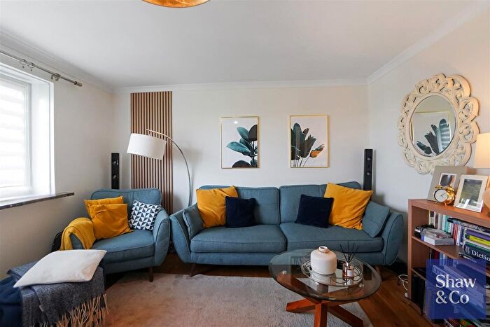 2 Bedroom Flat For Sale In Simpson Road, Whitton, TW4