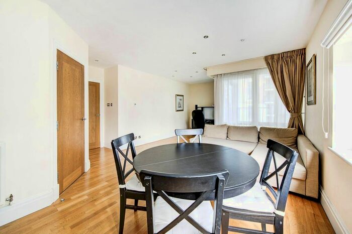 2 Bedroom Flat To Rent In Beckford Close, Kensington, London, W14