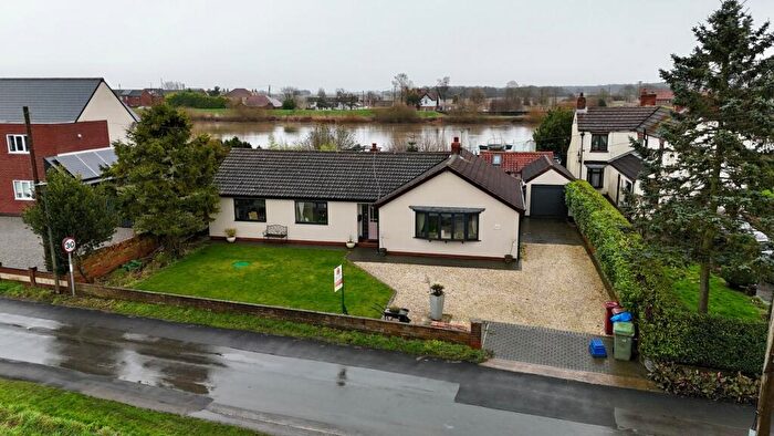 3 Bedroom Bungalow For Sale In South Street, Owston Ferry, DN9