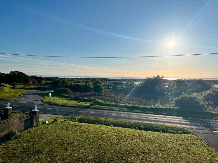 4 Bedroom Detached House For Sale In Kenfig, Bridgend, CF33