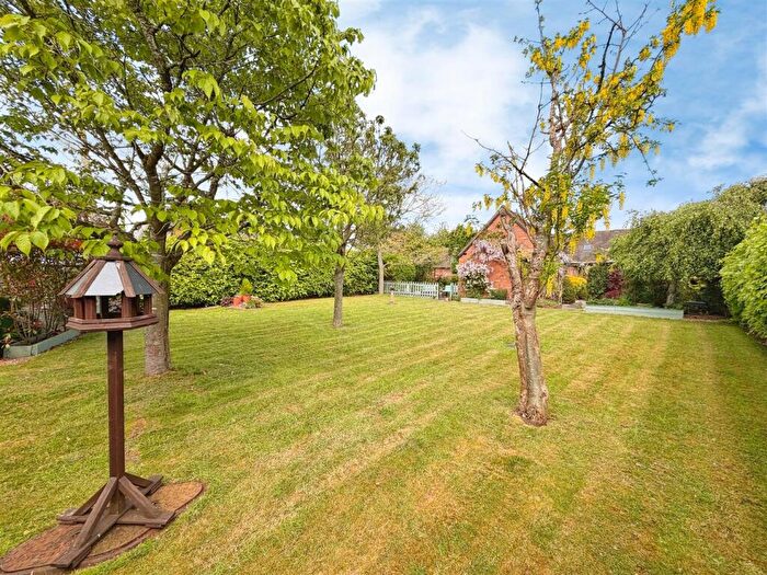 4 Bedroom Barn Conversion For Sale In Chantry Heath Lane, Stoneleigh, Coventry, CV8