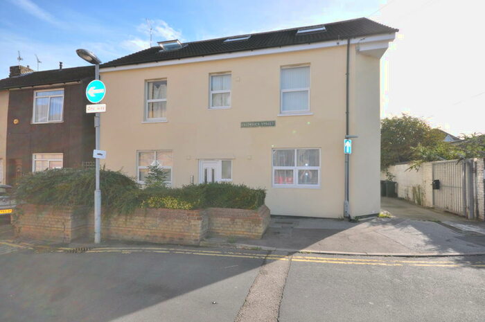 2 Bedroom Flat To Rent In Frederick Street, Sittingbourne, ME10