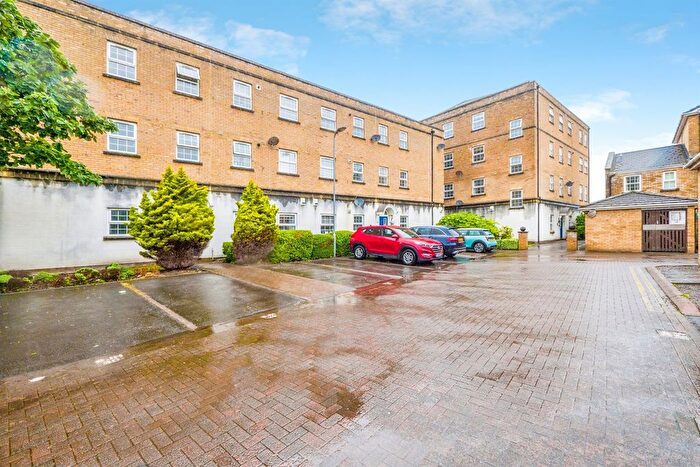 1 Bedroom Flat For Sale In Llwyn Passat, Penarth, CF64