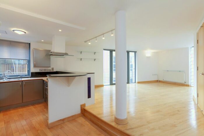 2 Bedroom Flat To Rent In The Triangle, London, SE1