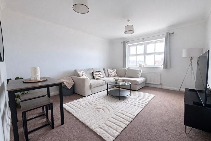 2 Bedroom Flat To Rent In High Street, Lee-On-The-Solent, PO13