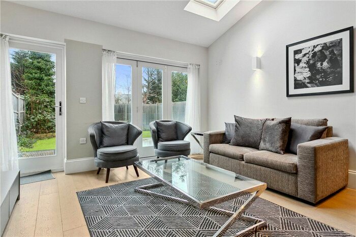 2 Bedroom Flat To Rent In Twyford Avenue, Acton, London, W3