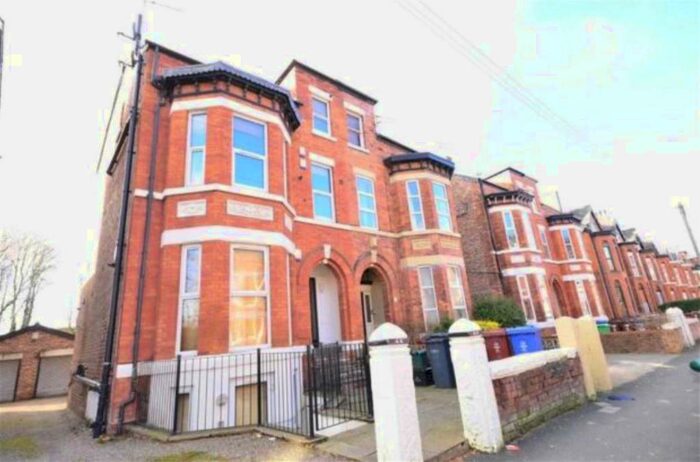 2 Bedroom Flat To Rent In Central Road, Manchester, M20