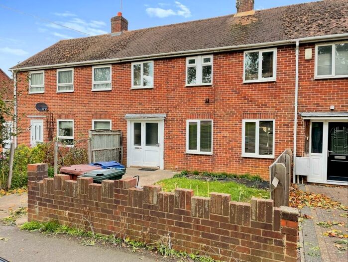 3 Bedroom Terraced House To Rent In Queensway, Banbury, Oxon, OX16