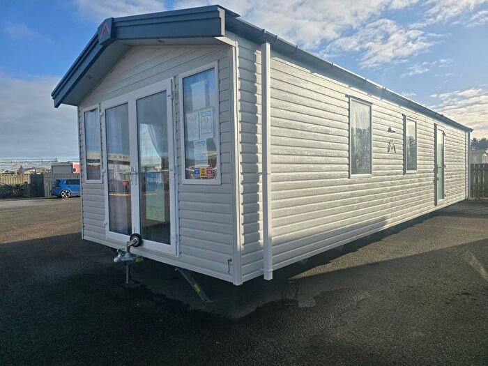 2 Bedroom Mobile/park Home For Sale In Hornsea Road, Skipsea, Driffield, YO25