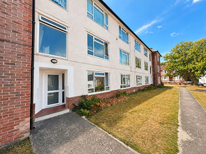 2 Bedroom Flat To Rent In Burnaby Road, Bournemouth, BH4