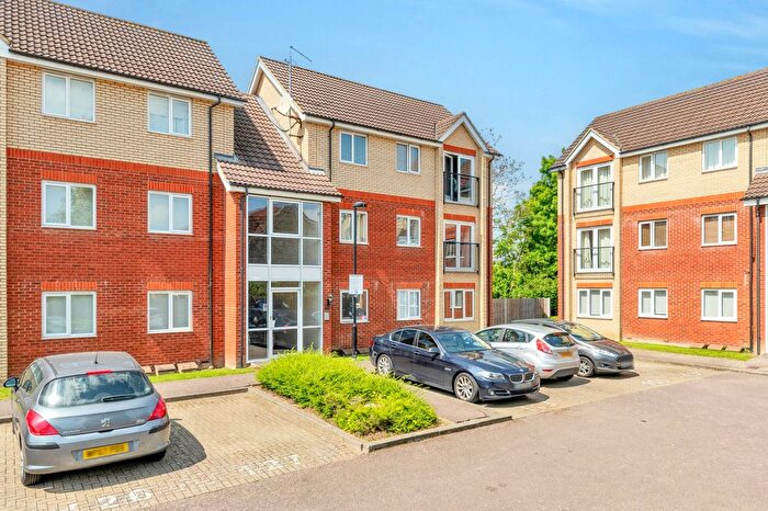2 Bedroom Flat To Rent In Braeburn Walk, Royston, SG8