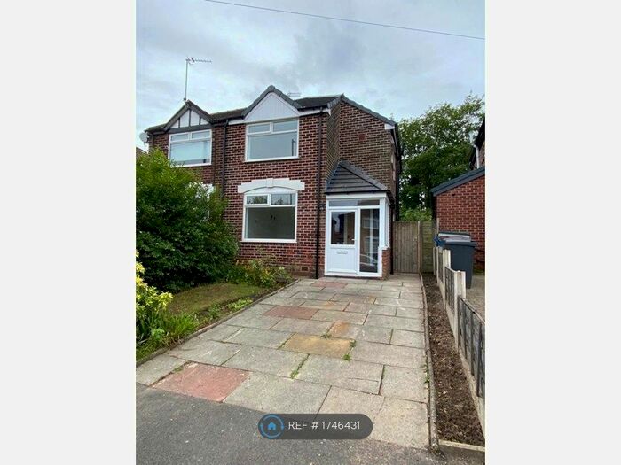 3 Bedroom Semi-Detached House To Rent In Meade Hill Road, Prestwich, Manchester, M25