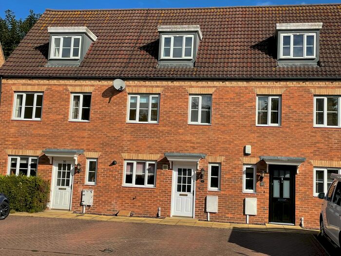 3 Bedroom Town House To Rent In Elgar Way, Stamford, PE9