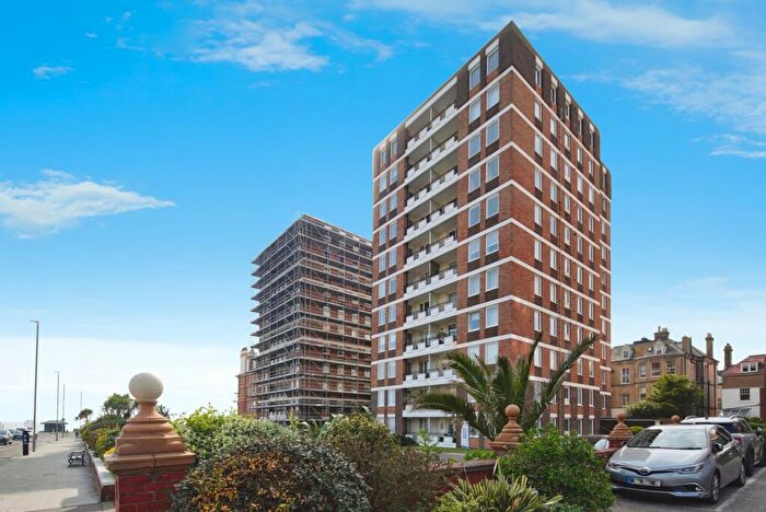 2 Bedroom Flat For Sale In Grand Avenue, Hove, East Sussex, BN3